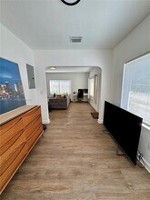 1215 NE 109th St in Miami, FL - Building Photo - Building Photo