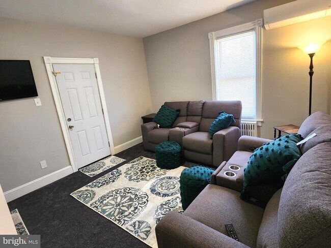 39 N Wells Ave in Glenolden, PA - Building Photo - Building Photo