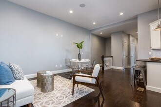 342 Dorchester St, Unit 1 in Boston, MA - Building Photo - Building Photo