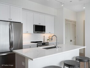 3202 N Racine Ave, Unit 303 in Chicago, IL - Building Photo - Building Photo