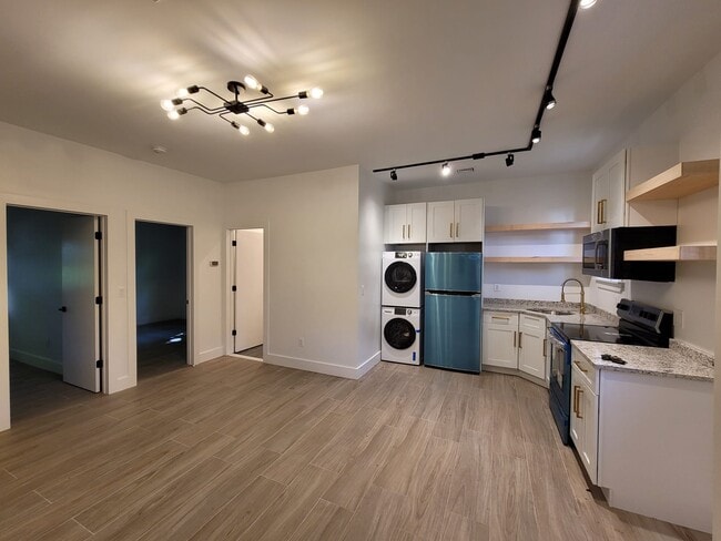682 Whitney Ave, Unit 4 in New Haven, CT - Building Photo - Building Photo