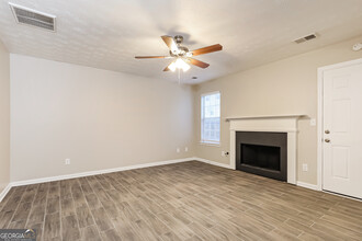 5686 One Lake Way in College Park, GA - Building Photo - Building Photo