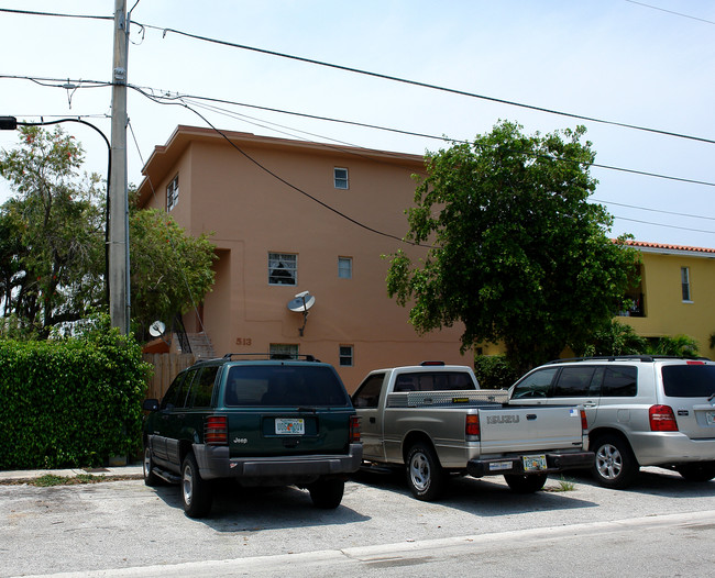 513 SW 11th St in Miami, FL - Building Photo - Building Photo