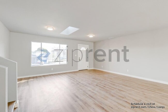 property at 3937 La Cresenta Rd
