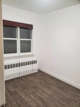 2534 73rd St, Unit 2F in East Elmhurst, NY - Foto de edificio - Building Photo