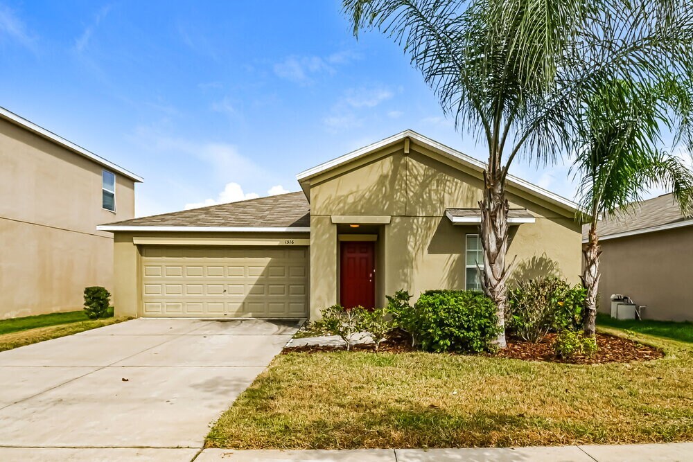 1516 Climbing Dayflower Dr in Ruskin, FL - Building Photo