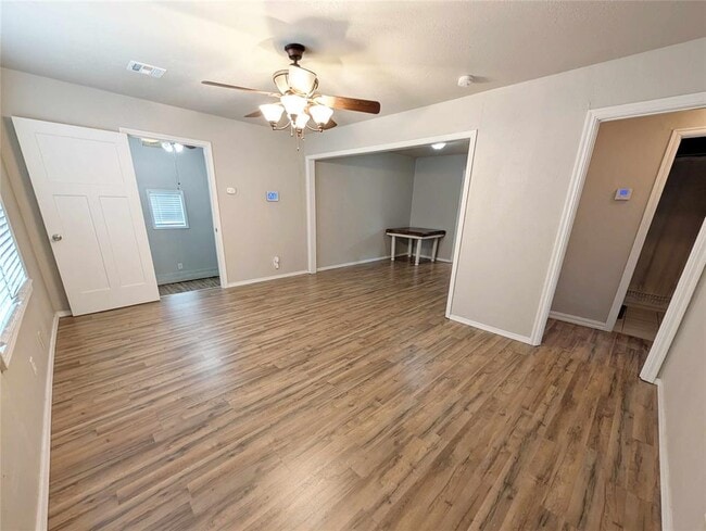 217 E Douglas Dr in Midwest City, OK - Building Photo - Building Photo