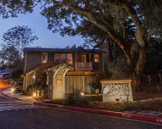 Acorn Court Apartments in Scotts Valley, CA - Foto de edificio - Building Photo