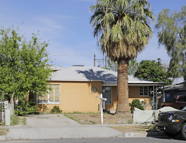 319 N 8th St in Las Vegas, NV - Foto de edificio - Building Photo