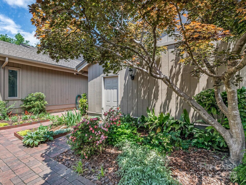 5110 Dunes Ct in Charlotte, NC - Building Photo