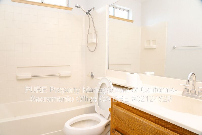7764 Earlston Ct in Antelope, CA - Foto de edificio