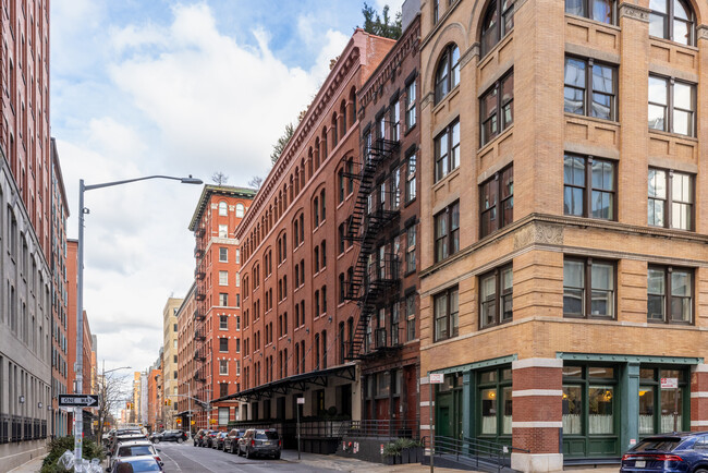 401 Washington Street in New York, NY - Building Photo - Building Photo