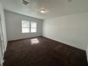 112 Pineview Dr in Houston, TX - Building Photo - Building Photo