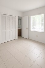 411 Banana in South Daytona, FL - Foto de edificio - Building Photo