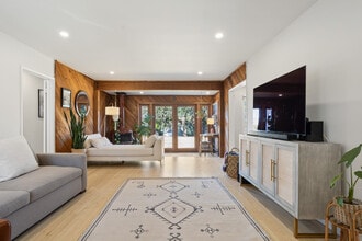 5923 Abernathy Dr in Los Angeles, CA - Building Photo - Building Photo
