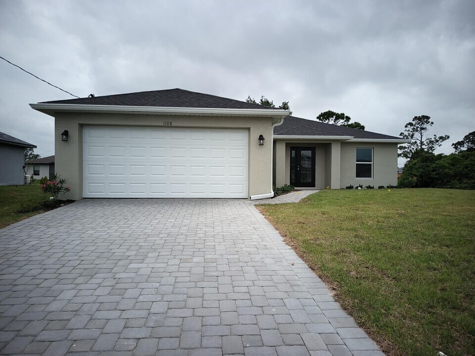 1108 NE 33rd Terrace in Cape Coral, FL - Building Photo