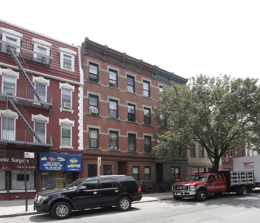 132 Norman Ave in Brooklyn, NY - Building Photo