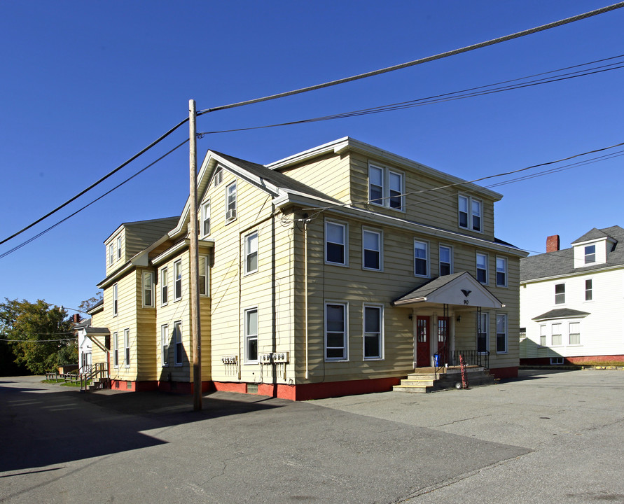 90 Elm Ter in Waterville, ME - Foto de edificio