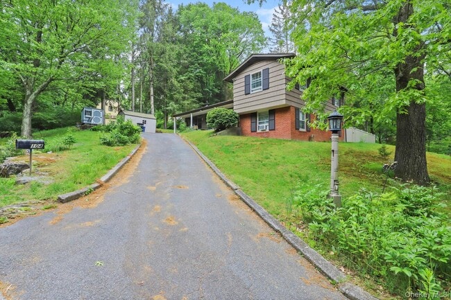 104 Forest Dr in Mt Kisco, NY - Building Photo - Building Photo