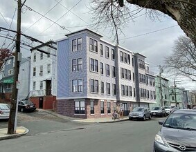 165 Everett St, Unit #1 in Boston, MA - Building Photo - Building Photo