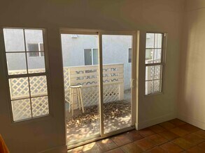 3044 E 7th St, Unit #A in Long Beach, CA - Foto de edificio - Building Photo