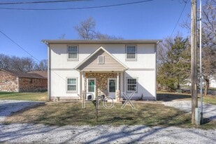 1003-1005 Orchard St in Carthage, MO - Building Photo