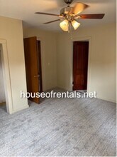 407 Prosperity St in Carterville, IL - Foto de edificio - Building Photo