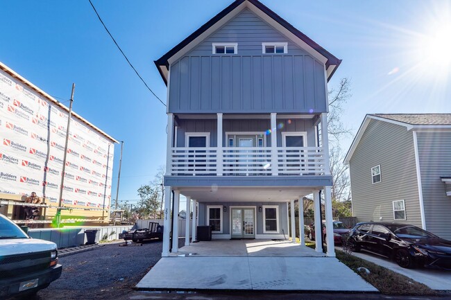 property at 2015 Arbutus Ave