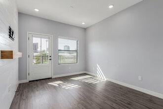 475 N 9th St, Unit 303 in Phoenix, AZ - Building Photo - Building Photo
