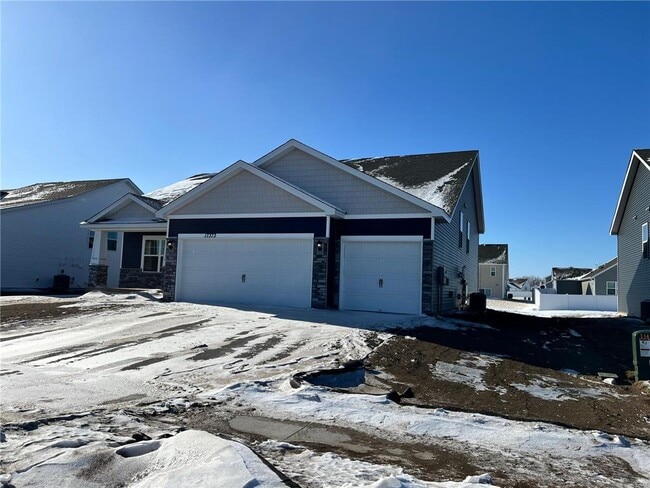 17373 Dulles Ln in Lakeville, MN - Building Photo - Building Photo