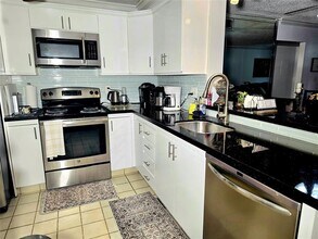 2002 Granada Dr in Coconut Creek, FL - Building Photo - Building Photo