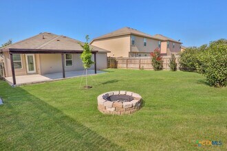 1560 Gateshead Dr in Seguin, TX - Building Photo - Building Photo