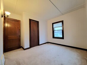 1216 Hawthorne St in Eau Claire, WI - Building Photo - Building Photo