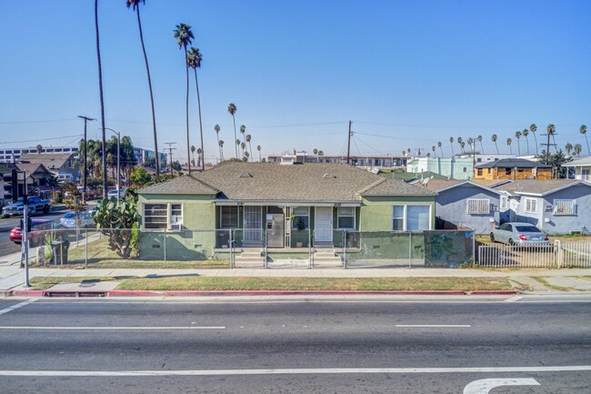 8139 S Hoover St in Los Angeles, CA - Building Photo - Primary Photo