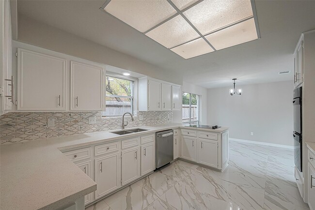 property at 10811 Villa Lea Ln