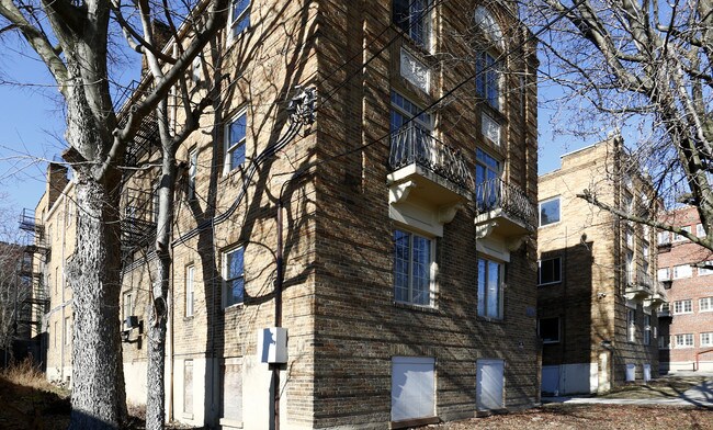 Cross Park Apartments in Cincinnati, OH - Foto de edificio - Building Photo