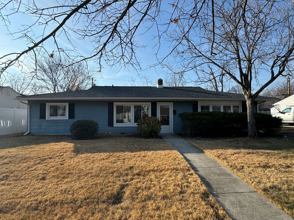 1005 Marrows Rd in Newark, DE - Building Photo