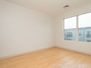 320 D St in Boston, MA - Building Photo - Building Photo