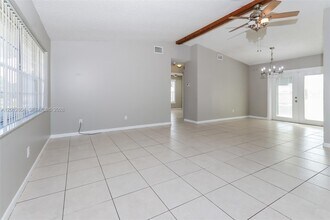 650 NW Selvitz Rd in Port St. Lucie, FL - Building Photo - Building Photo