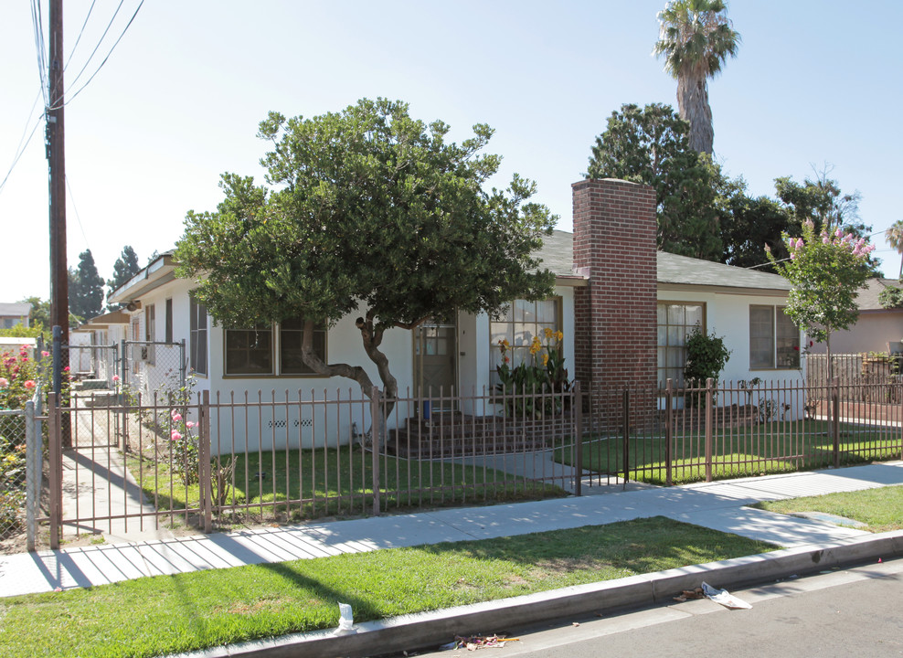 6026 Fishburn Ave in Huntington Park, CA - Building Photo