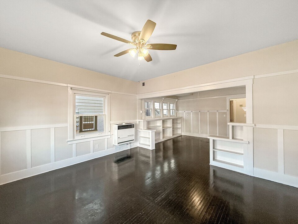 239 Hawthorn St-Unit -239 in San Diego, CA - Building Photo