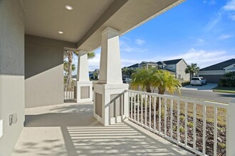 6312 Laurelcrest Gln, Unit 5500-613 in Palmetto, FL - Building Photo - Building Photo