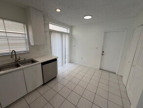 3780 Amalfi Dr in Hollywood, FL - Building Photo - Building Photo
