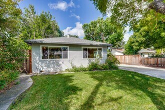 32 Annie Laurie Ave-Unit -32 in Mountain View, CA - Building Photo - Building Photo
