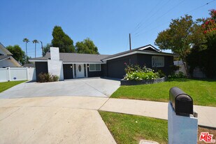 23701 Bessemer St in Los Angeles, CA - Building Photo