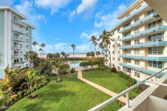 220 Seaview Ct in Marco Island, FL - Building Photo - Building Photo