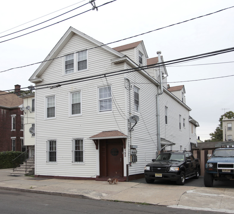 123 Fulton St in Elizabeth, NJ - Building Photo