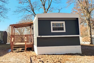 1100 W Locust St in Canton, IL - Building Photo - Building Photo