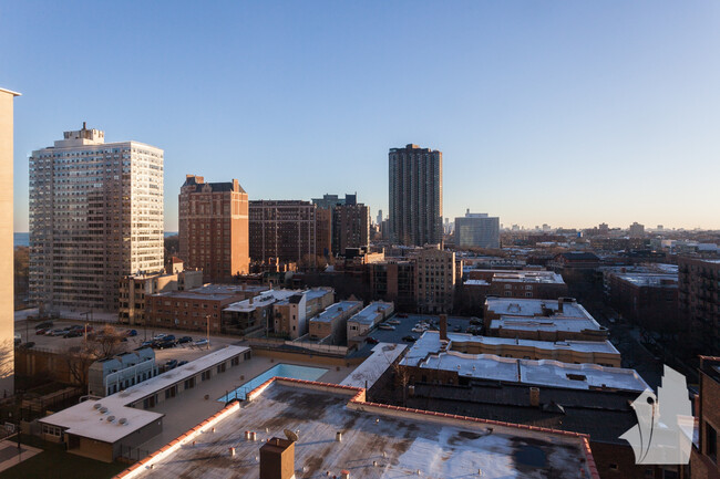 655 W Irving Park Rd, Unit 1215 in Chicago, IL - Building Photo - Building Photo