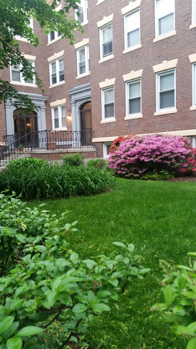 53 Manchester Rd, Unit 4 in Brookline, MA - Building Photo - Building Photo